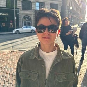 Meet your Posher, Emily